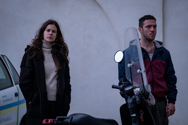 Laia Costa als Sofia Flores – Bild: Sky Vision /​ Die Verwendung ist nur bei redaktioneller Berichterstattung im Rahmen einer Programmankündigung ab 2 Monate vor der ersten Auss /​ © Sky Italia