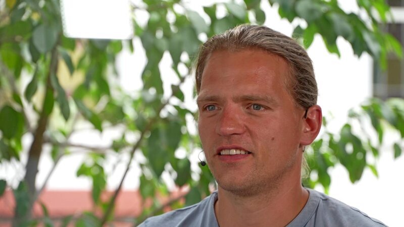 Dimitri, der durch seine Frau zum Christ wurde – Bild: Bibel TV