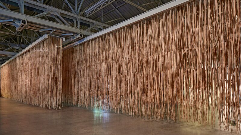 Installation der Kuenstlerin Thao Nguyen Phan – Bild: Kirche in Bayern/​Bibel TV /​ pde