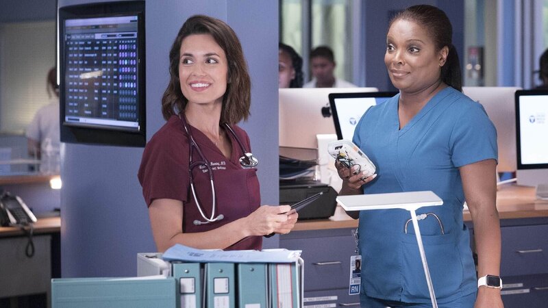 Natalie Manning (Torrey DeVitto, l.) – Bild: RTL /​ Universal Television LLC