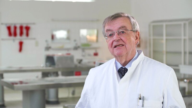Rechtsmediziner Prof. Dr. Wolfgang Eisenmenger, München – Bild: RTL