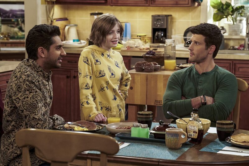 (v.l.n.r.) Al (Adhir Kalyan); Hazel (Farrah Mackenzie); Riley (Parker Young) – Bild: CBS Broadcasting Inc.