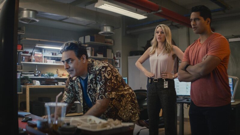 (v.l.n.r.) Ernie Malik (Jason Antoon); Kate Whistler (Tori Anderson); Kai Holman (Alex Tarrant) – Bild: CBS Broadcasting, Inc. /​ Karen Neal