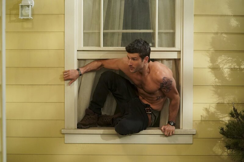 Riley (Parker Young) – Bild: CBS Broadcasting Inc. /​ Sonja Flemming