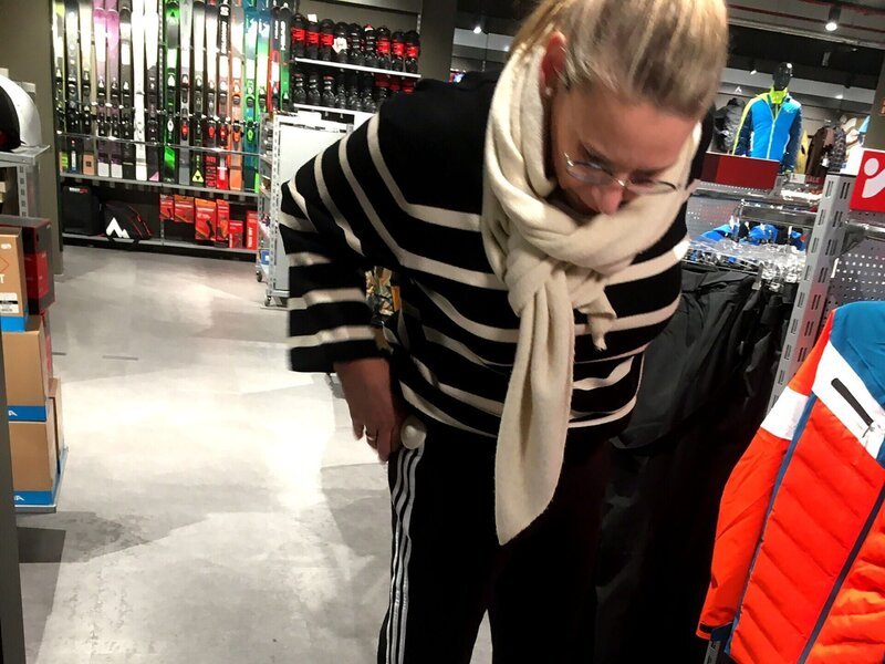 Kandidatin Christine. Motto in Hamburg: Bequem, aber chic! Kreiere einen Fashionlook mit Jogginghose!, Tag 3: Christine – Bild: RTL /​ Constantin Ent.
