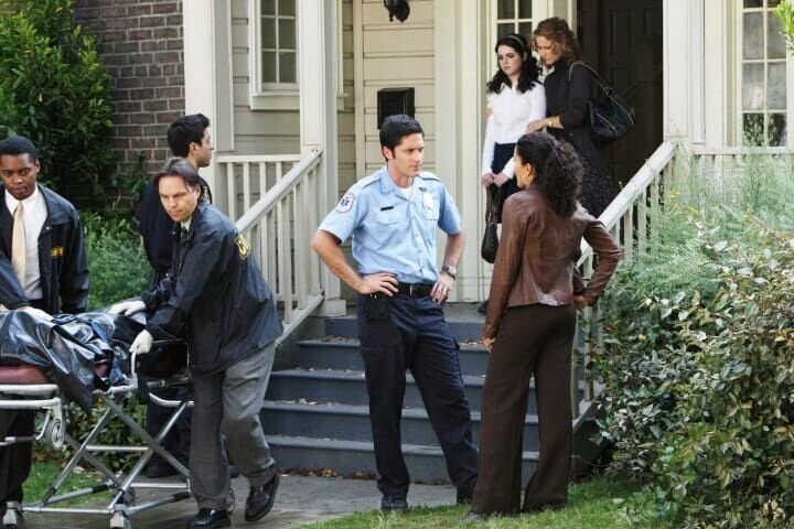 DAVID CONRAD, VANESSA MARANO (BACKGROUND), ION OVERMAN, MOLLY HAGEN (BACKGROUND) – Bild: ABC Studios