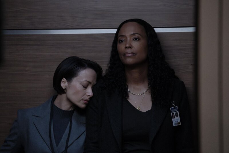 Rebecca Wilson (Nicole Pacent, l.); Dr. Tara Lewis (Aisha Tyler, r.) – Bild: ABC Signature and CBS Studios Inc. /​ Michael Yarish