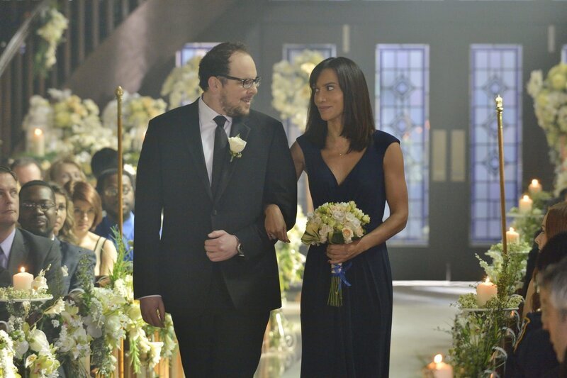 Warten J.T. (Austin Basis, l.) und Tess (Nina Lisandrello, r.) wirklich, bis die Hochzeit vorbei ist, bevor sie Vincent und Catherine von ihrer Trennung erzählen? – Bild: The CW Network, LLC.