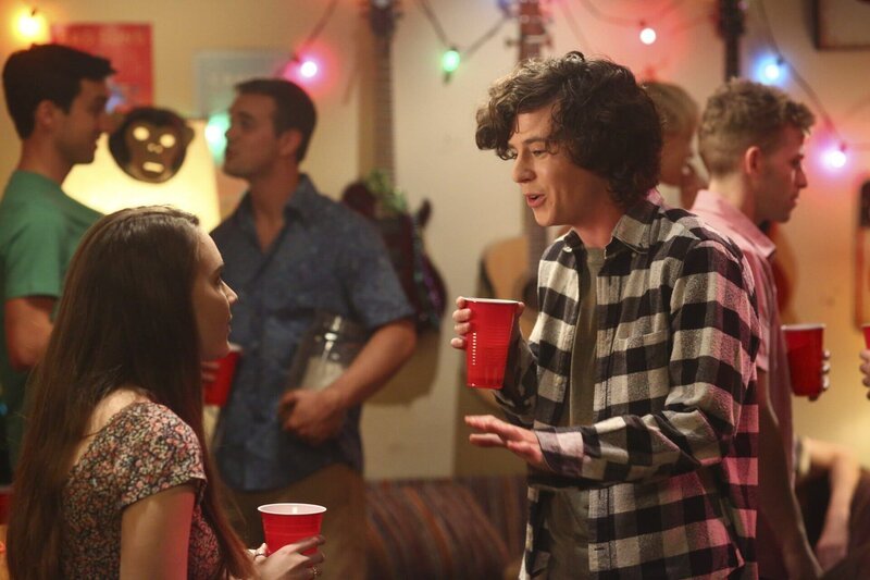 Axl (Charlie McDermott, r.) – Bild: HBOH