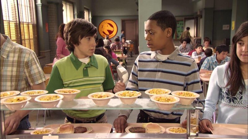 v.li.: Greg Wuliger (Vincent Martella), Chris (Tyler James Williams) – Bild: Paramount