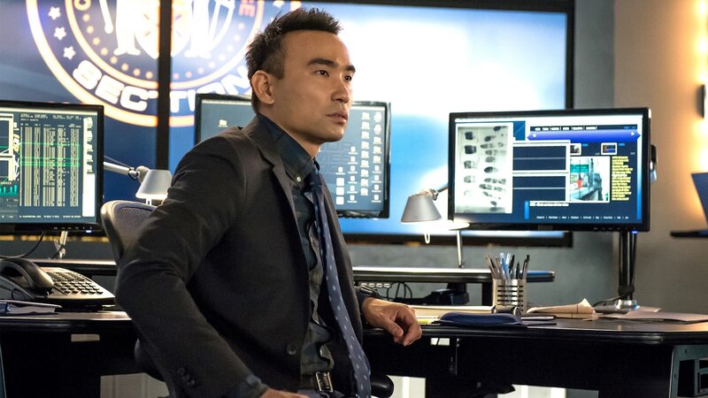 En prøveløsladt, som Al hjalp med at fængsle, myrdes, und Internal Affairs udpeger ham som hovedmistænkt in der sagen. Carrie udfører en hemmelig efterforskning for at bevise, dass Al er uskyldig. – Bild: AXN Black