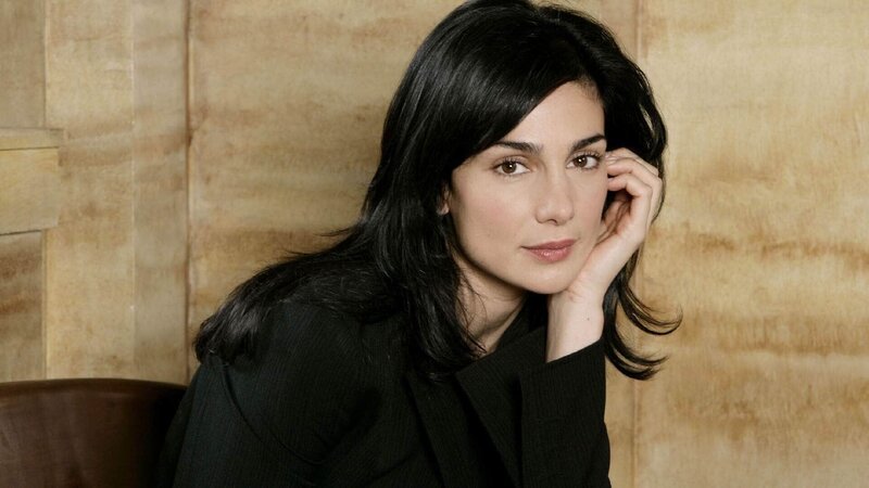 Die junge Anwältin Alexandra Borgia ( Annie Parisse) befasst sich mit ihrem Kollegen, Staatsanwalt Jack McCoy, mit dem Mord an einem Talkshow- Moderator. Zunächst gerät Miranda, die junge Witwe des Ermordeten ins Visier der Ermittler. Doch ist sie wirklich die Täterin ? – Bild: RTL