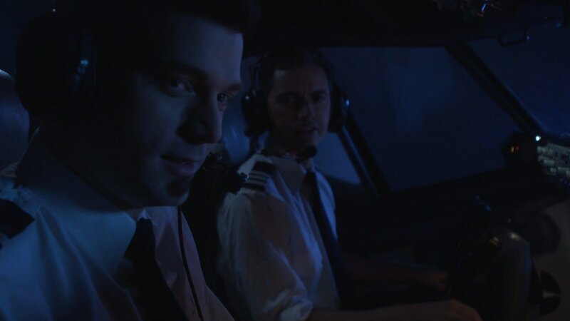 Für Passagierflugzeuge stellt jede Art von Hindernis im Luftraum eine große Bedrohung dar, wie in einem Fall im Jahr 1995 – die Besatzung einer 747 entdeckt merkwürdige Lichter im Luftraum über Bovina, Texas. – Bild: ZDF