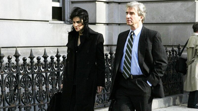 Alexandra Borgia (Annie Parisse, li.), die neue Anwältin an Jack McCoys ( Sam Waterstone, re.) Seite. Wird es den beiden gelingen die Geschworenen von der Kaltblütigkeit des Angeklagten zu überzeugen?. – Bild: RTL/​NBC UNiversal/​KG