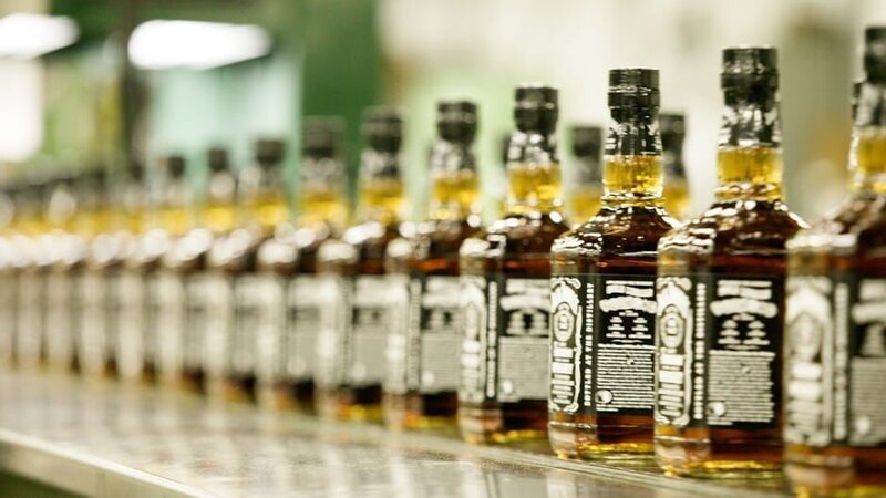 Whiskybrennerei im kleinen Örtchen Lynchburg, Tennessee eine Legende. – Bild: National Geographic Channel