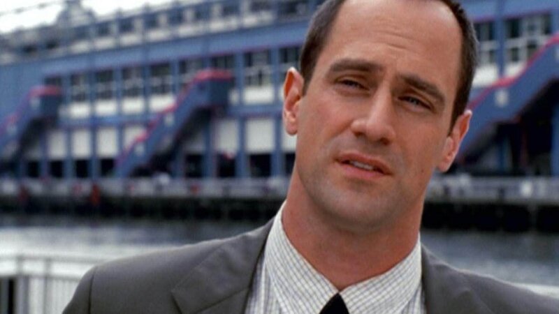 Ein Fingerabdruck, der am Tatort sichergestellt wird, führt Detective Elliot Stabler (Christopher Meloni) auf eine heiße Spur. – Bild: RTL