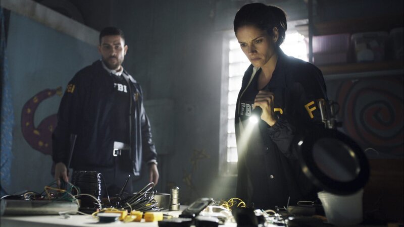 (v.l.n.r.) Omar Adom Zidan (Zeeko Zaki); Maggie Bell (Missy Peregrym) – Bild: 2018 CBS Broadcasting, Inc. All Rights Reserved /​ Michael Parmelee Lizenzbild frei