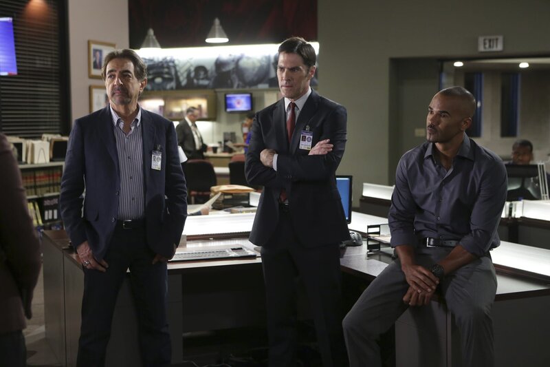 Thomas Gibson als Aaron Hotchner, Joe Mantegna als David Rossi, Shemar Moore als Derek Morgan – Bild: ABC STUDIOS