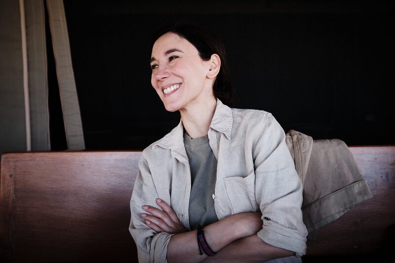 Für Sibel Kekilli war die Reise nach Kenia voller emotionaler Momente – sowohl schöner als auch trauriger. – Bild: ZDF