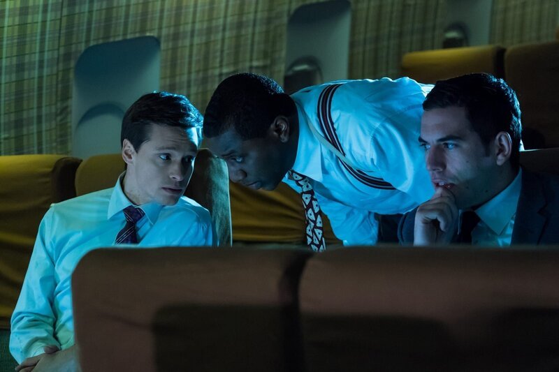 Harold Julien in einer DC-6, die in der Nähe des Flughafens unter mysteriösen Umständen abstürzte. – Bild: PLURIMEDIA (Cineflix /​ Darren Goldstein)