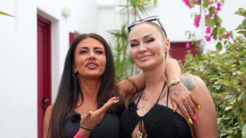 Christina (li.) mit ihrer besten Freundin Viktoria, die nun retten soll, was noch zu retten ist – Bild: RTLZWEI