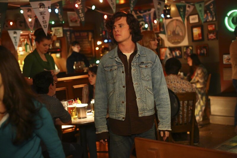 Axl (Charlie McDermott) – Bild: HBOH