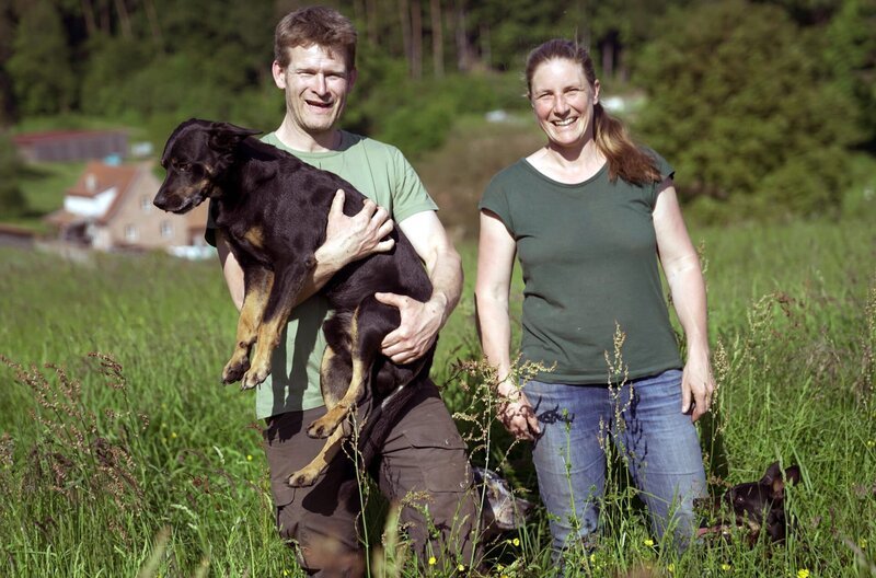 Freitag ist Frühaufstehertag im Hause Kill in Schindhard in der Südwestpfalz. Dann quälen sich Sebastian und Nina um vier Uhr morgens aus dem Bett, um Brot zu backen. – Bild: SWR