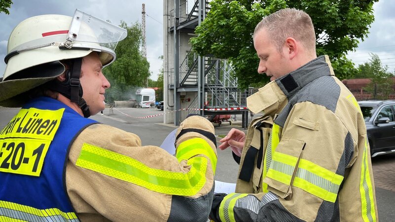 Die Feuerwehr in Lünen – Bild: Warner Bros. Discovery
