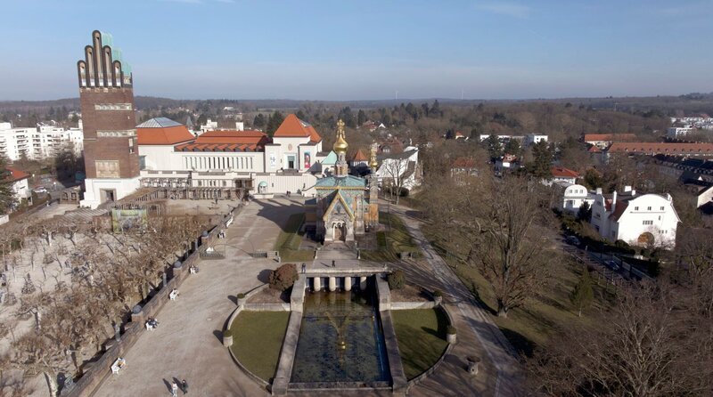 Die Mathildenhöhe in Darmstadt trägt seit 2021 den Titel Weltkulturerbe der UNESCO. – Bild: HR/​Durchblick TV/​Harald Schmuck