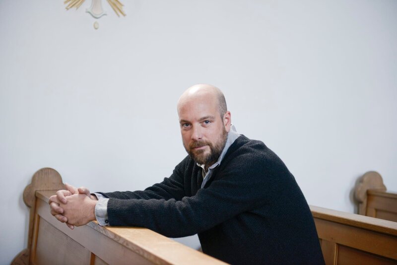 Der Kabarettist Stephan Zinner – Bild: Heimatkanal (DE) /​ Sabine Decker