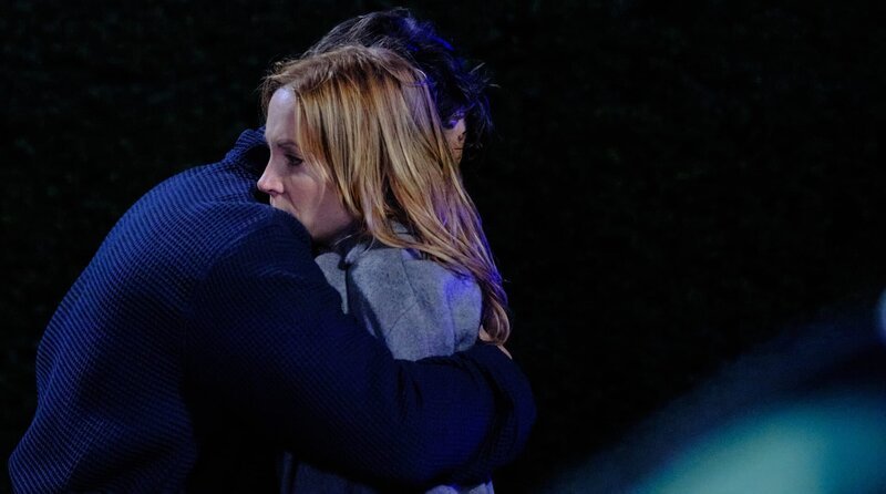 Olivier (Michiel Huisman) und Angela (Joanne Froggatt). – Bild: WDR/​Two Brothers Pictures/​All3Media International