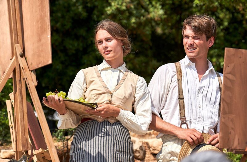 Constance March (Louisa Binder) und Lucian Ainsworth (Oliver Dench) – Bild: WDR/​Beta Film GmbH