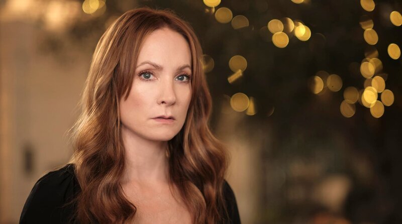 Angela (Joanne Froggatt). – Bild: WDR/​Two Brothers Pictures/​All3Media International