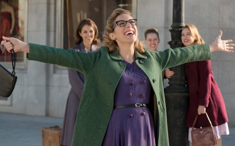 Nachdem Pedro sich zu ihr bekannt hat, wähnt Rita (Cecilia Freie) sich im siebten Himmel. – Bild: WDR/​Manuel Fernandez-Valdes/​Beta Film GmbH