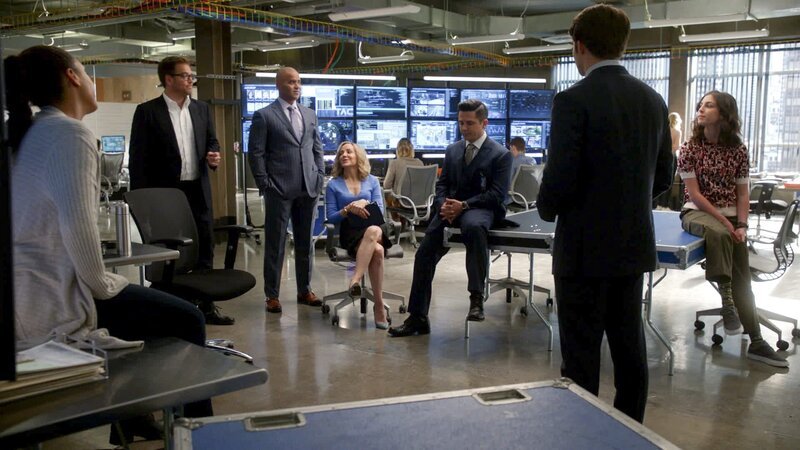 L-R: Danny James (Jaime Lee Kirchner), Dr. Jason Bull (Michael Weatherly), Chunk Palmer (Chris Jackson), Marissa Morgan (Geneva Carr), Benny Colón (Freddy Rodríguez), Cable McCrory (Annabelle Attanasio) – Bild: 2017 CBS Broadcasting, Inc. All Rights Reserved Lizenzbild frei