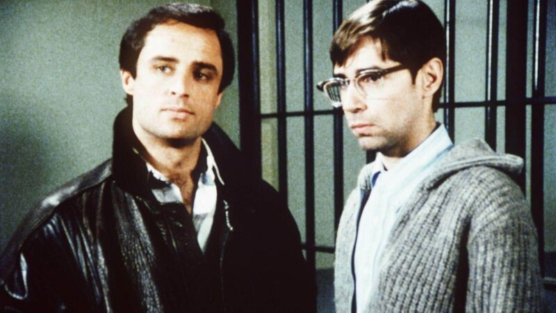 Nick (Joe Penny, l.) und Murray (Thom Bray) sind in den kleinen Ort Cypress Bay gefahren, um dort mehrere mysteriöse Todesfälle zu untersuchen. – Bild: RTL NITRO
