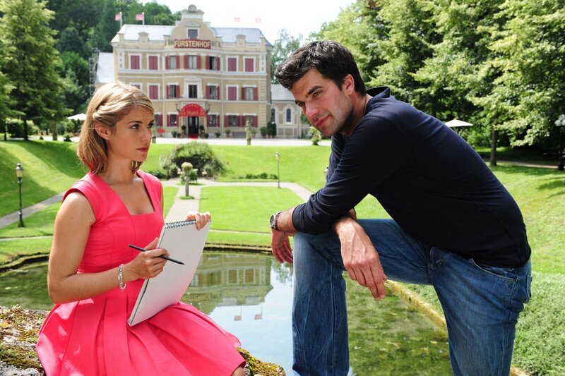 Marlene (Lucy Scherer, l.); Konstantin (Moritz Tittel, r.) – Bild: Ann Paur