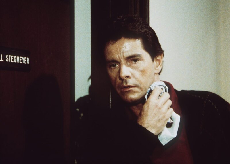 Ray Martin (Peter Brown), der aus der Serie aussteigen soll, plant einen Racheplan und wird zum Mörder. – Bild: Columbia Pictures