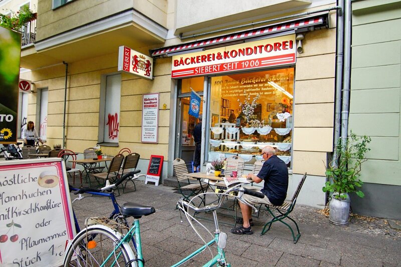Die „Bäckerei & Konditorei Siebert“ in Berlin. Sie wurde 1906 gegründet und ist die älteste Bäckerei Berlins. – Bild: ORF/​Warner/​The Travel Channel