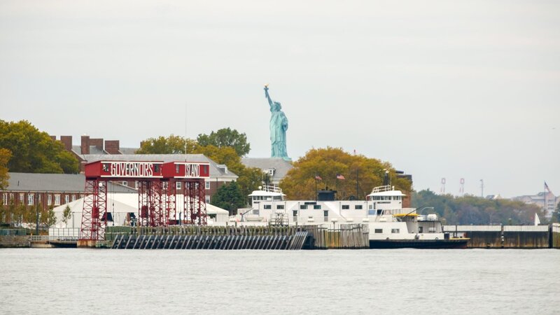 Die Freiheitsstatue begrüßt seit den 1880er Jahren Besucher und Einwanderer in Manhattan. – Bild: ORF/​Warner/​The Travel Channel