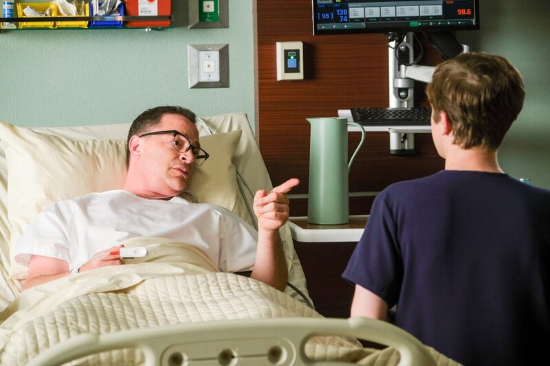 Joshua Malina (Mitchell Stewart), Freddie Highmore (Dr. Shaun Murphy). – Bild: ORF/​Sony Pictures/​ABC/​Jeff Weddell