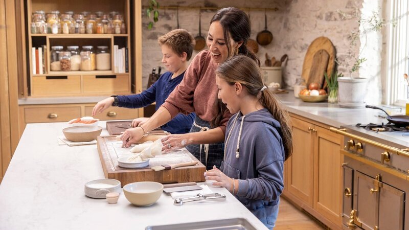 Joanna Gaines bereitet koreanische Köstlichkeiten zu – Bild: Magnolia Discovery Ventures, LLC