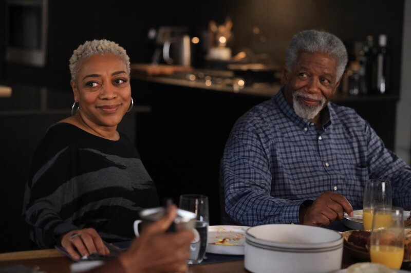 Florence (Karen Robinson, l.); Walter Howard (Lou Beatty Jr., r.) – Bild: American Broadcasting Companies, Inc.