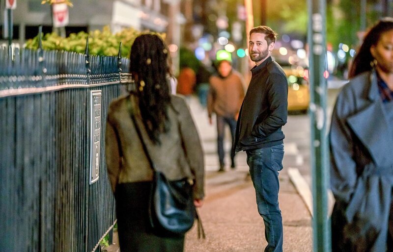 Freema Agyeman (Dr. Helen Sharpe), Ryan Eggold (Dr. Max Goodwin). – Bild: ORF/​Universal/​NBC/​Zach Dilgard