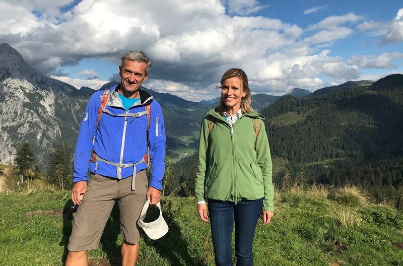 Sonja Weissensteiner mit Bergführer Christian Stangl. Weiteres Bildmaterial finden Sie unter www.br-foto.de. – Bild: BR/​Constantin Entertainment GmbH/​Jennifer Bik