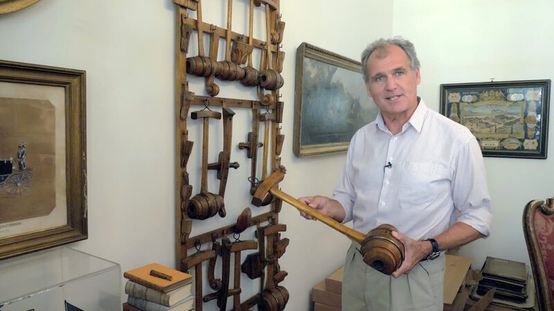 Andreas Lohner mit Radspeichenmusternvon Lohner. – Bild: ORF/​Kurt Mayer Film