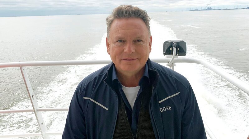 Axel Bulthaupt auf Seenotrettungskreuer – Bild: MDR