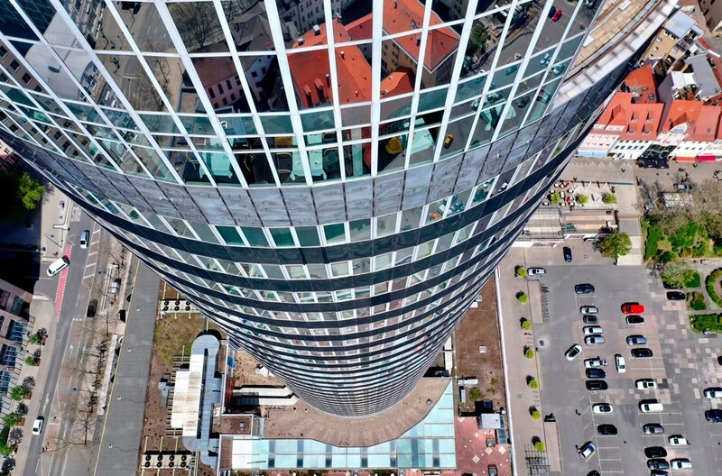 Der Jentower ist mit 159 Metern das höchste Bürogebäude Mitteldeutschlands – Bild: MDR/​Daniel Laudowizc