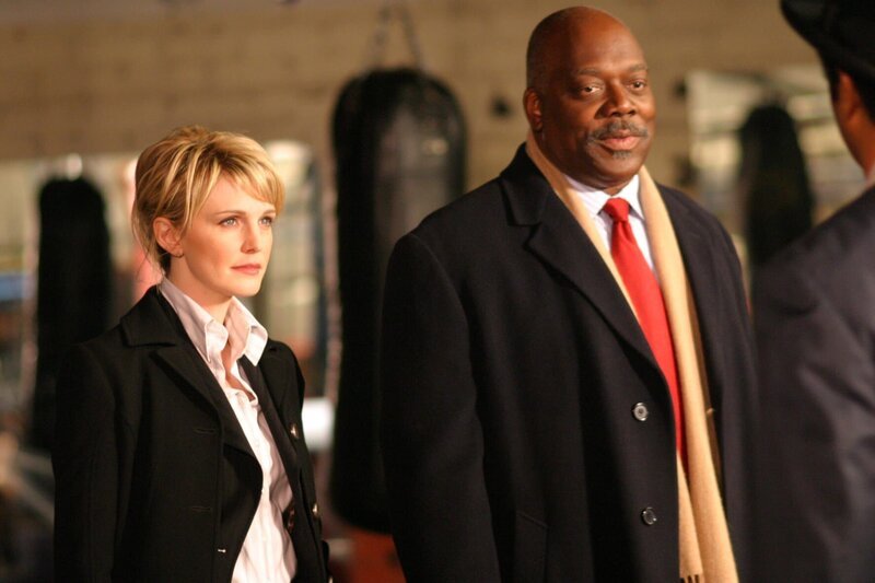 Wer hatte Interesse daran, den Boxkampf, bei dem Jerry Stone ums Leben kam, zu manipulieren? Das wollen Det. Lilly Rush (Kathryn Morris, l.) und Det. Will Jeffries (Thom Barry, r.) herausfinden … – Bild: Warner Bros. Television