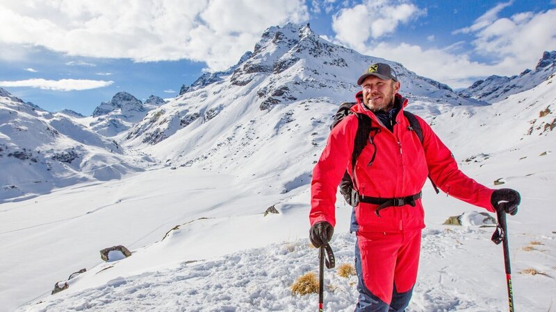 Hermann Maier mit Piz Buin im Hintergrund. – Bild: ZDF und ORF/​Interspot Film/​Patrick Centurioni